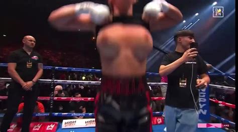 daniella hemsley flashes her boobs|Womens boxer flashes the crowd after her first win